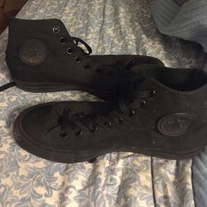 Converse all black