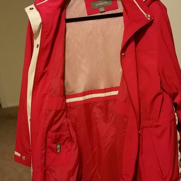 Red jacket - Picture 2 of 3