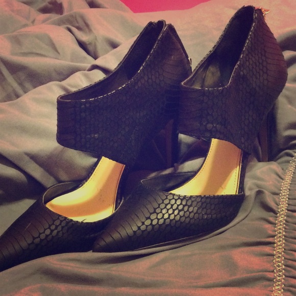 Jessica Simpson snakeskin heels