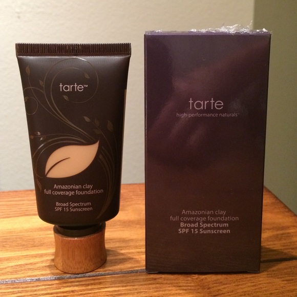 Tarte Amazonian Clay in Light-Medium Neutral