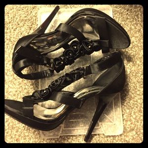 NWOT Black Size 5 Ankle-strap high heels! 👠