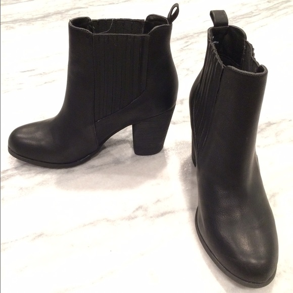 *SOLD* Worn Once! Madden Girl Black Boots Booties - Picture 2 of 4