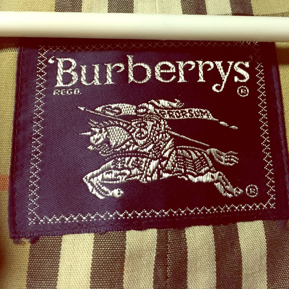 Burberry vintage men's trench coat. Belted