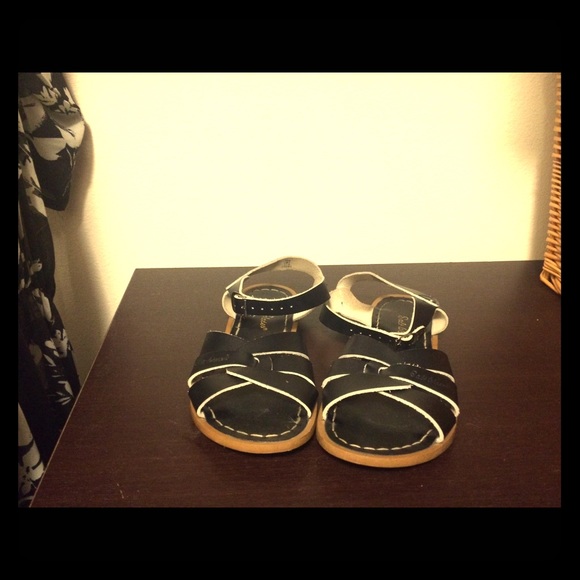 Black Saltwater Sandals