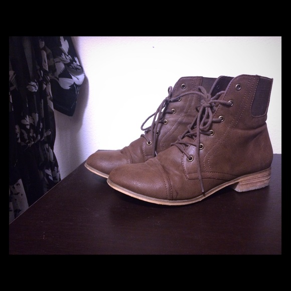 Urban Outfitters BDG Brown Lace Up Boots