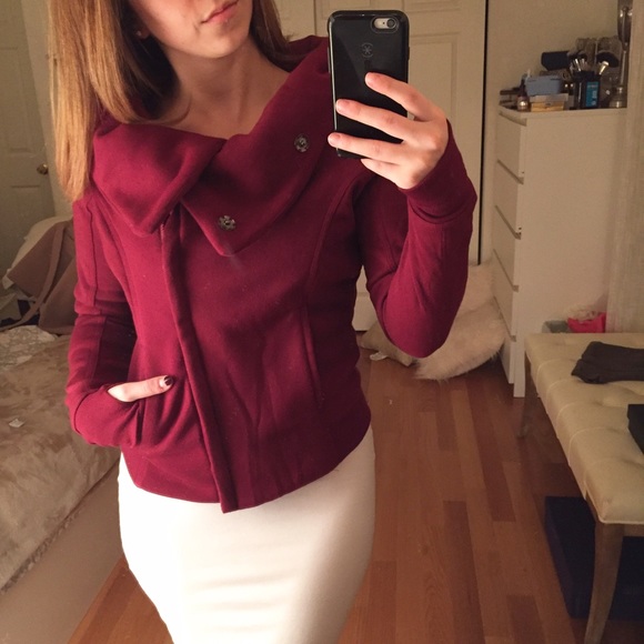 •SALE• Maroon jacket - Picture 2 of 4
