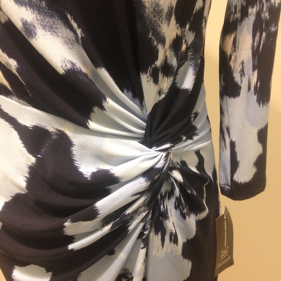 Blue patterned dress. - Picture 2 of 4