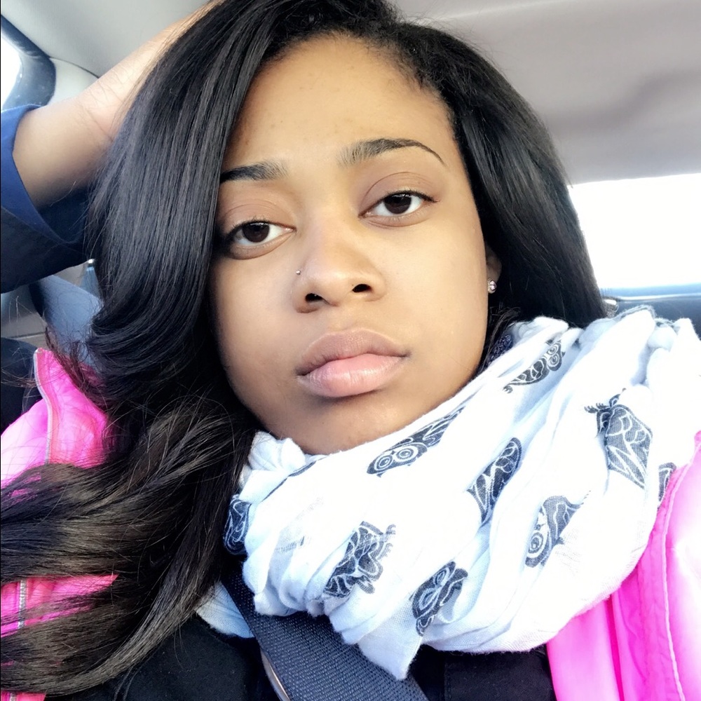 Meet your Posher, Adrienne