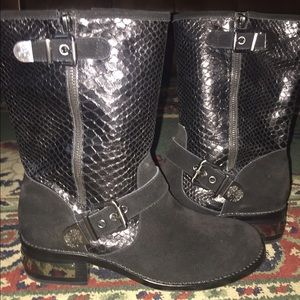 Vince Camuto Boots size 9 1/2 m only worn twice.