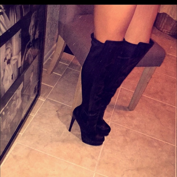 Steve Madden Shoes - High rise boots!