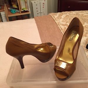 Michael Kors pumps