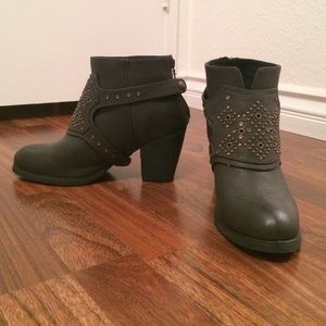 ecoté (UO) booties!