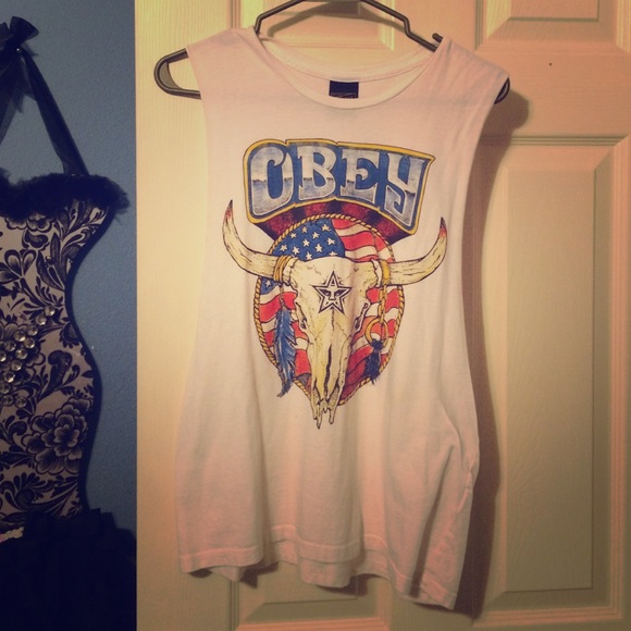 Obey tank