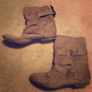 Size 8 American Eagle slouchy booties