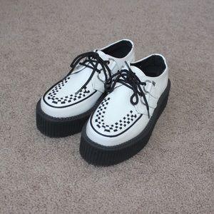 White and black TUK creepers
