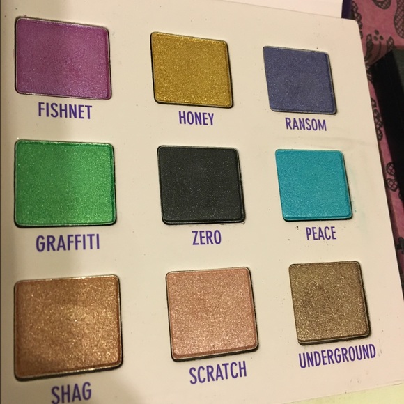 Urban Decay 9 color eyeshadow palette
