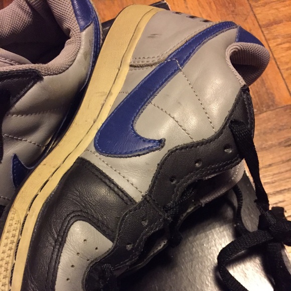 Nike's - Picture 3 of 3