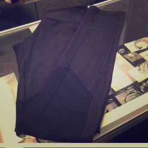 Black and dark grey Lululemon straight/skinnys