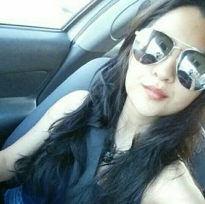 Meet your Posher, Desiree