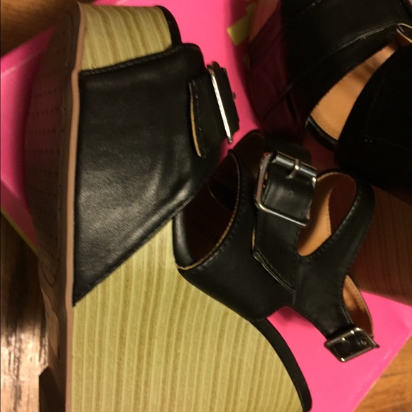 Heels - Picture 2 of 3