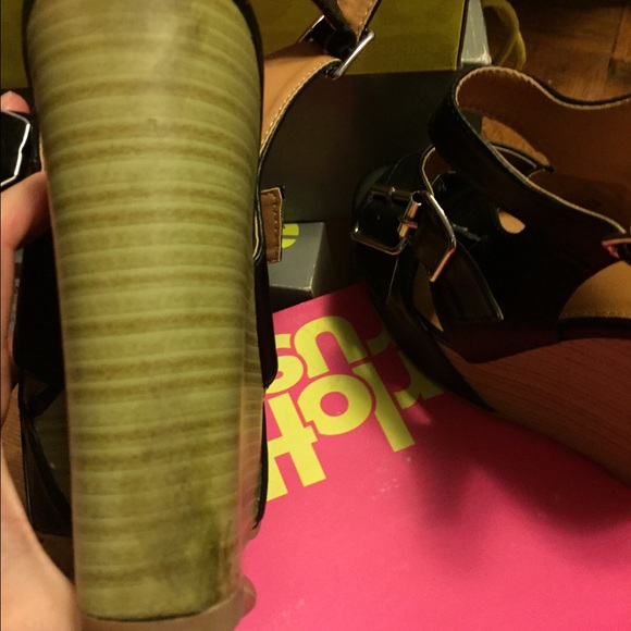Heels - Picture 3 of 3