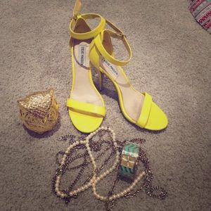 Steve Madden strappy yellow heels 8.5M