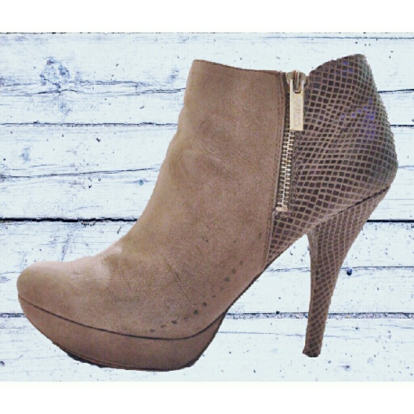 Guess Shoes - ♏SOLD♏ GUESS Booties