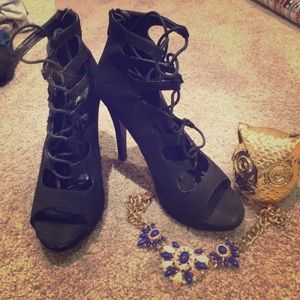Black vixen heels 8.5M
