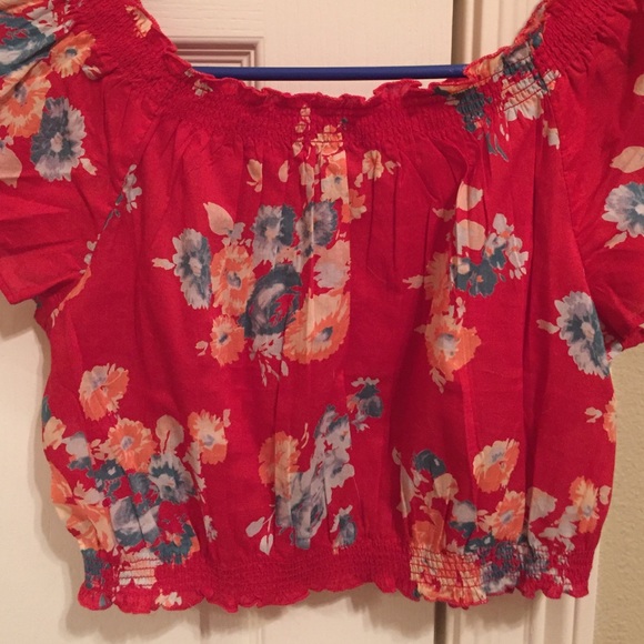 Red floral crop top - Picture 3 of 3