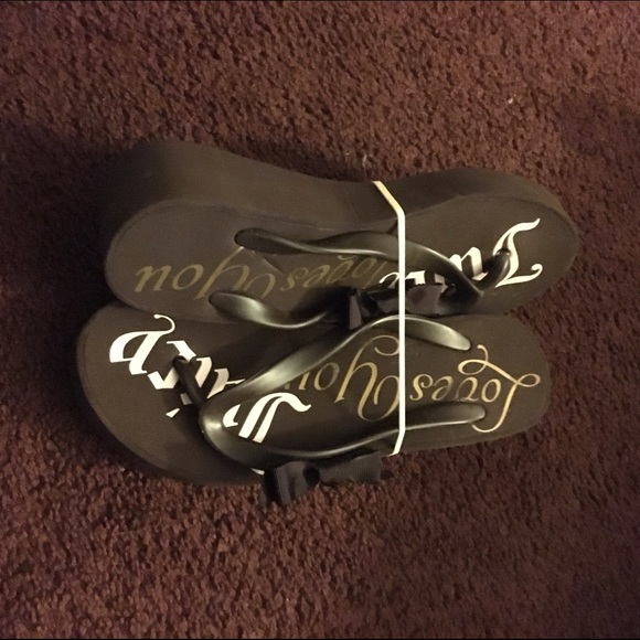 Juicy couture flip flops - Picture 2 of 2