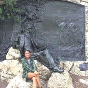 Meet your Posher, Alexis