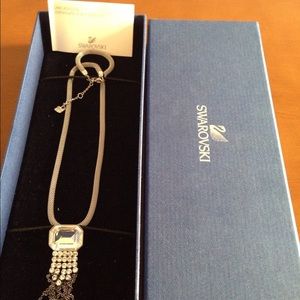 Swarovski dangly necklace