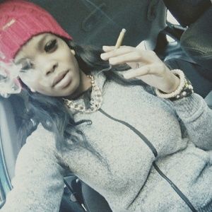 Meet your Posher, Devona