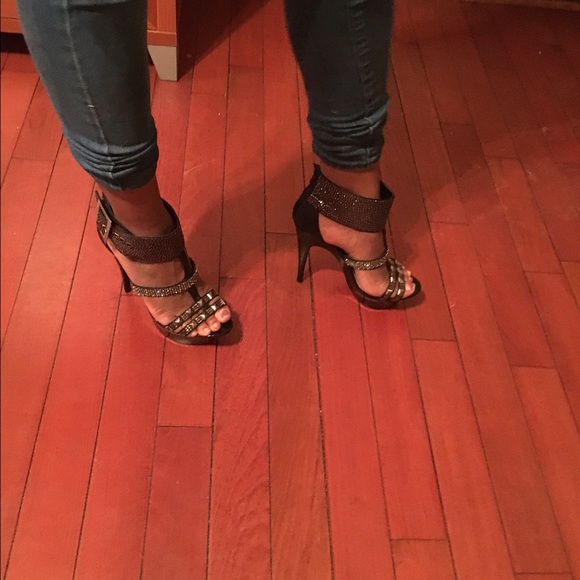 Heels - Picture 2 of 3