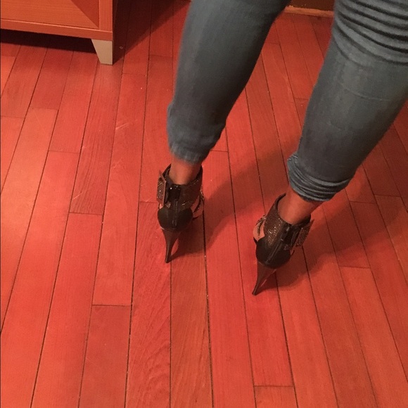 Heels - Picture 3 of 3