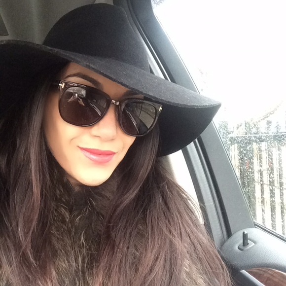 MEET THE POSHER - Picture 2 of 8