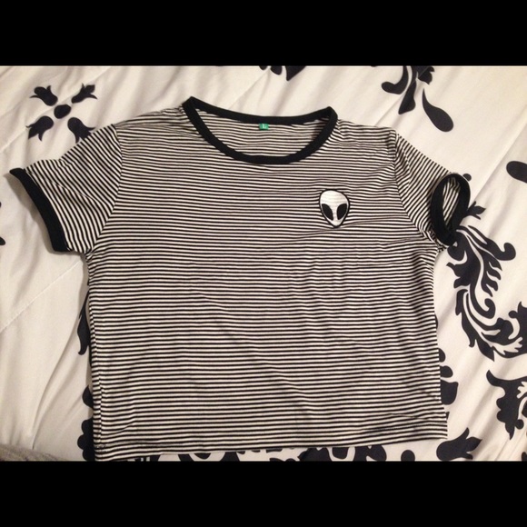 Knock - off Brandy Melville crop top | alien patch