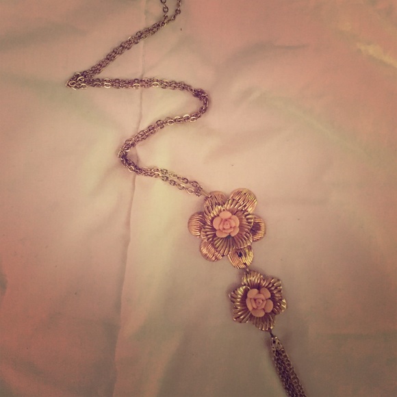 Rose and gold necklace 😍