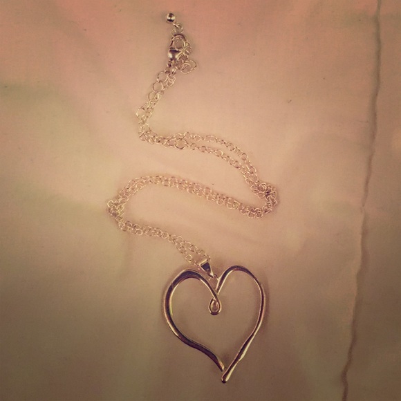 Adorable heart necklace 😊