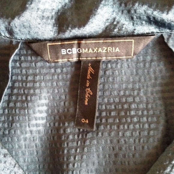 BCBGMAXAZRIA chic dress - pleating, belt, deep V - Picture 4 of 5