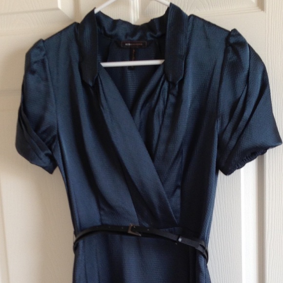 BCBGMAXAZRIA chic dress - pleating, belt, deep V - Picture 5 of 5