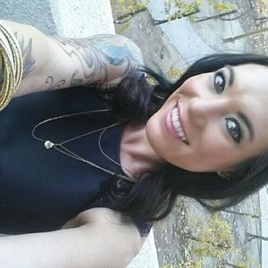 Meet your Posher, Alicia