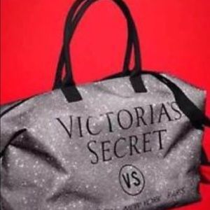 SOLD ON Ⓜ️ERCARI!!! VS Oversized Glitter tote