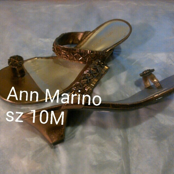 Bronze Ann Marino kitten heels **Final Priced**