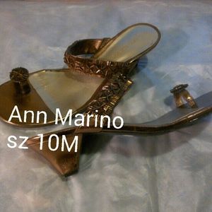Bronze Ann Marino kitten heels **Final Priced**