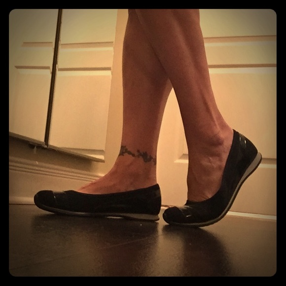 Black life stride flats