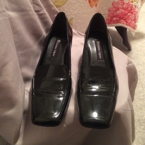 Low heel black shoes!