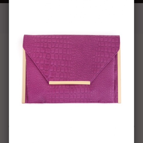 Handbags - 🌺💐 Spring Host Pick💐🌺 Fushia Croc Clutch