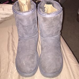 Grey short uggs