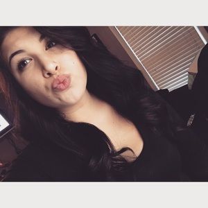 Meet your Posher, Courtney